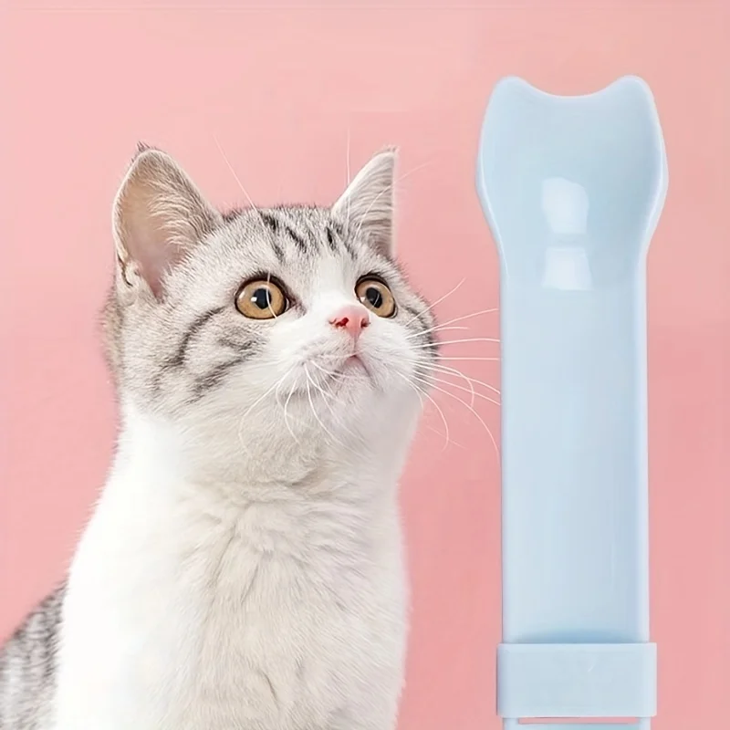 Squeeze-strip spoon feeder for lickable wet cat treats – view 2
